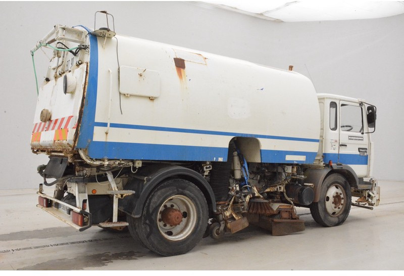 Renault Midliner S150 - RHD* - سياره كنس شوارع: صورة 5 Renault Midliner S150 - RHD* - سياره كنس شوارع: صورة 5