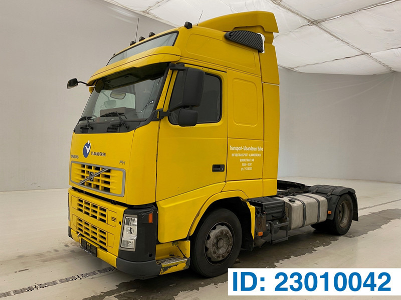 Volvo FH 400 Globetrotter - مقطورة السحب: صورة 1 Volvo FH 400 Globetrotter - مقطورة السحب: صورة 1