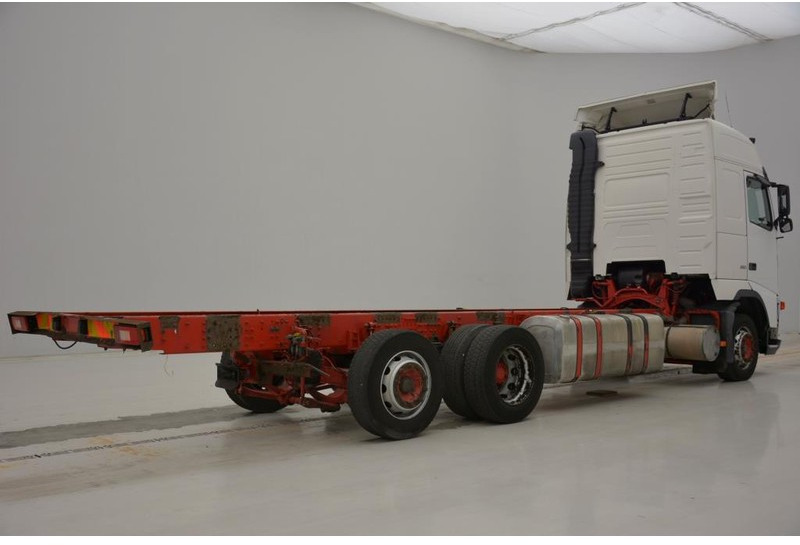 Volvo FH12.380 - 6x2 Globetrotter - شاحنة بهيكل معدني للمقصورة: صورة 4 Volvo FH12.380 - 6x2 Globetrotter - شاحنة بهيكل معدني للمقصورة: صورة 4