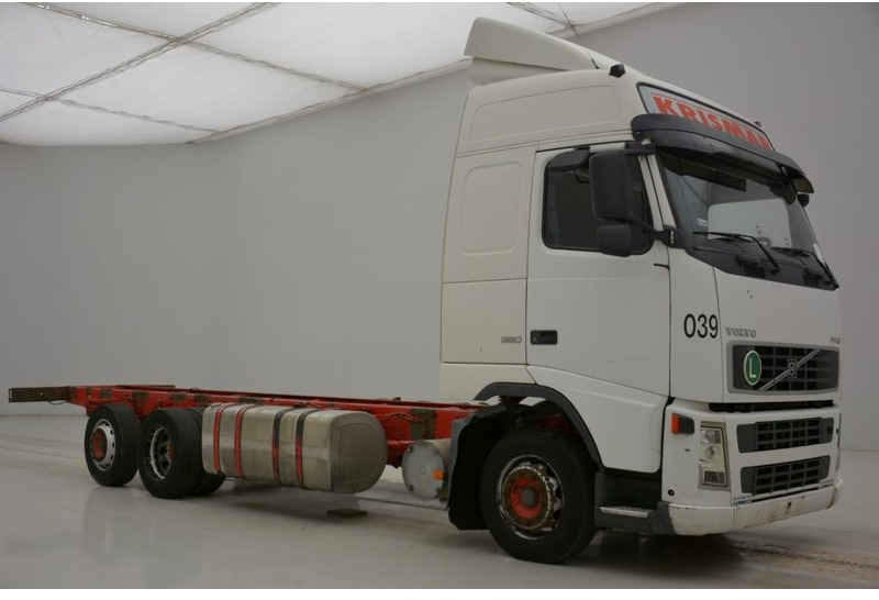 Volvo FH12.380 - 6x2 Globetrotter* - شاحنة بهيكل معدني للمقصورة: صورة 2 Volvo FH12.380 - 6x2 Globetrotter* - شاحنة بهيكل معدني للمقصورة: صورة 2
