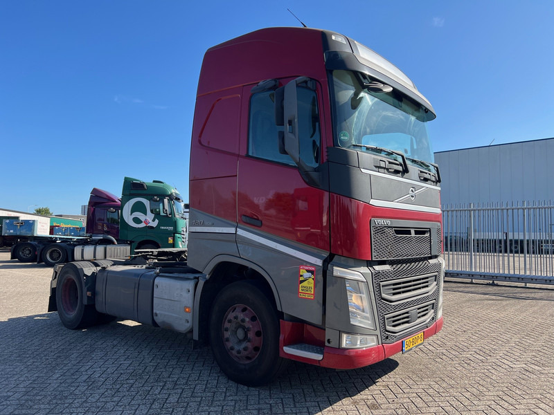 Volvo FH13.420 Globetrotter - ADR - رأس تريلا: صورة 3 Volvo FH13.420 Globetrotter - ADR - رأس تريلا: صورة 3