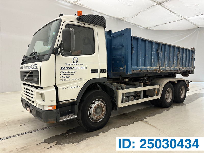 Volvo FM12.380 - 6x4 - شاحنة برافعة خطافية: صورة 1 Volvo FM12.380 - 6x4 - شاحنة برافعة خطافية: صورة 1