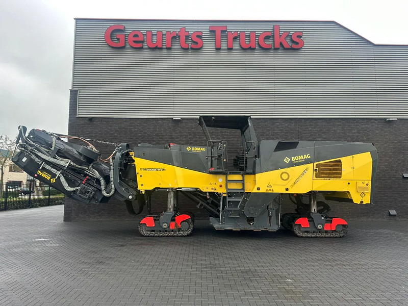 Bomag BM 2200/75 ASFALTFREES / ASPHALT MILLING MACHINE / COLD PLANER - معــدات الاسفلت: صورة 1 Bomag BM 2200/75 ASFALTFREES / ASPHALT MILLING MACHINE / COLD PLANER - معــدات الاسفلت: صورة 1