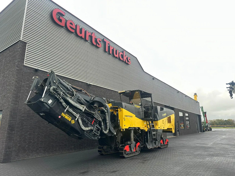 Bomag BM 2200/75 ASFALTFREES / ASPHALT MILLING MACHINE / COLD PLANER - معــدات الاسفلت: صورة 2 Bomag BM 2200/75 ASFALTFREES / ASPHALT MILLING MACHINE / COLD PLANER - معــدات الاسفلت: صورة 2