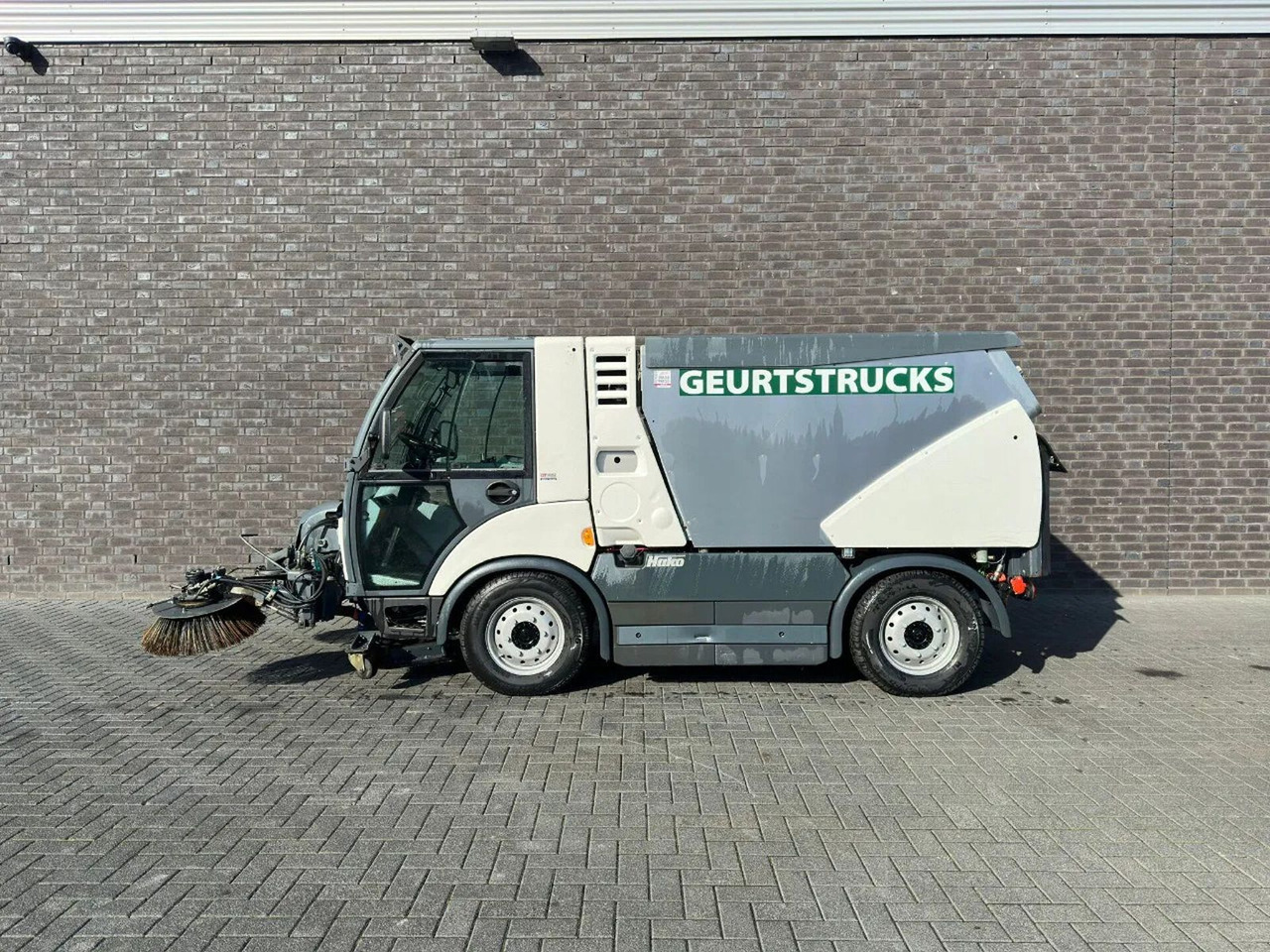 Hako CITYMASTER 2200 SWEEPING TRUCK/ KEHRMASCHINE/VEE - سياره كنس شوارع: صورة 3 Hako CITYMASTER 2200 SWEEPING TRUCK/ KEHRMASCHINE/VEE - سياره كنس شوارع: صورة 3