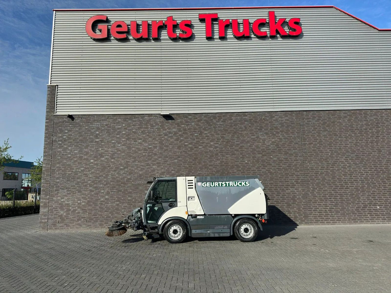 Hako CITYMASTER 2200 SWEEPING TRUCK/ KEHRMASCHINE/VEE - سياره كنس شوارع: صورة 1 Hako CITYMASTER 2200 SWEEPING TRUCK/ KEHRMASCHINE/VEE - سياره كنس شوارع: صورة 1