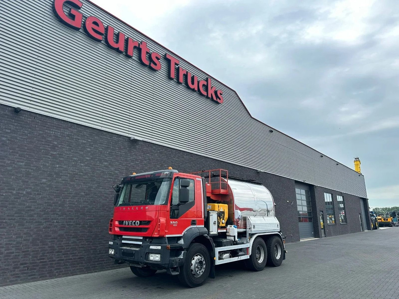 Iveco Trakker 330 6X4 LINNHOFF& HENNE AWÖL 600 6M3 ASF - شاحنة: صورة 2 Iveco Trakker 330 6X4 LINNHOFF& HENNE AWÖL 600 6M3 ASF - شاحنة: صورة 2