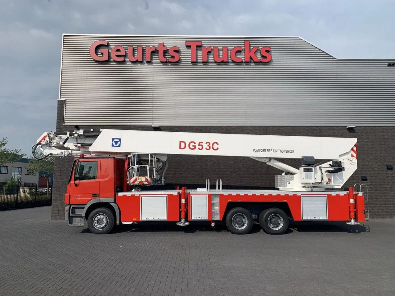 Mercedes-Benz Actros 3332 6X4 XCMG DG53C FIRE FIGTHING PLATFOR - آلات أخرى: صورة 1 Mercedes-Benz Actros 3332 6X4 XCMG DG53C FIRE FIGTHING PLATFOR - آلات أخرى: صورة 1