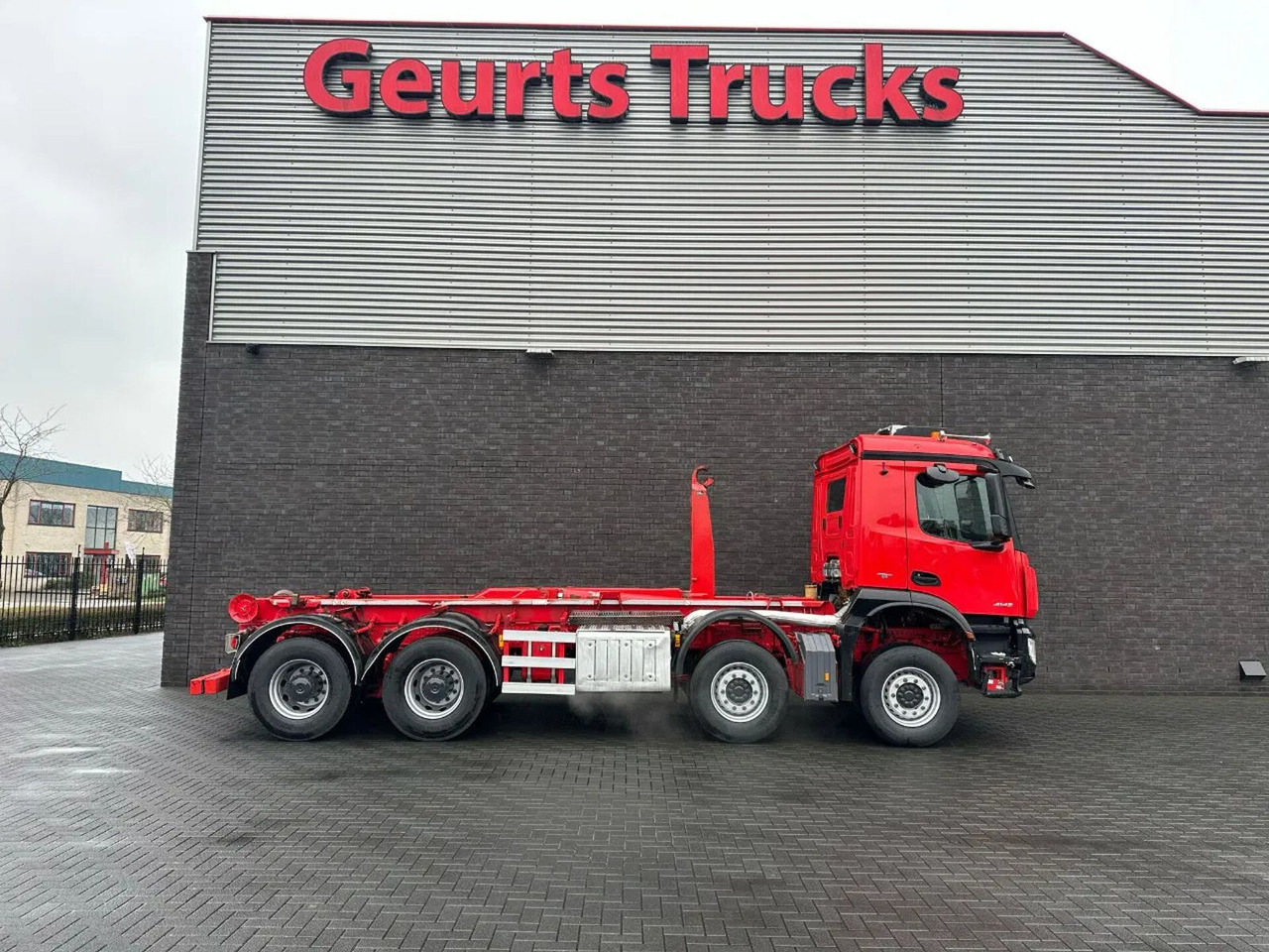 Mercedes-Benz Arocs 8X4 VDL S-30-6600 HAAKARMSYSTEEM/ABROLLKIP - شاحنة برافعة خطافية: صورة 4 Mercedes-Benz Arocs 8X4 VDL S-30-6600 HAAKARMSYSTEEM/ABROLLKIP - شاحنة برافعة خطافية: صورة 4