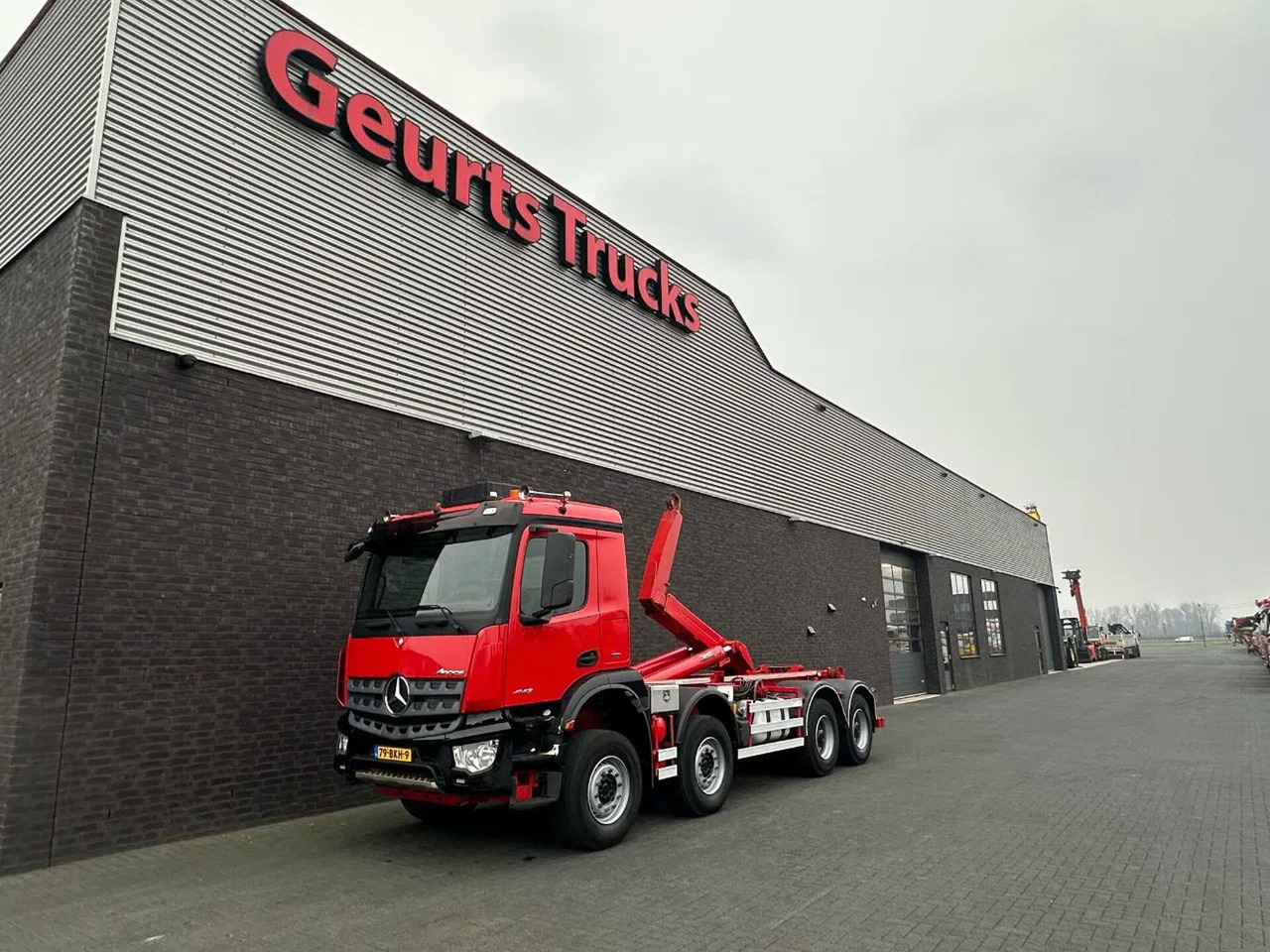 Mercedes-Benz Arocs 8X4 VDL S-30-6600 HAAKARMSYSTEEM/ABROLLKIP - شاحنة برافعة خطافية: صورة 2 Mercedes-Benz Arocs 8X4 VDL S-30-6600 HAAKARMSYSTEEM/ABROLLKIP - شاحنة برافعة خطافية: صورة 2