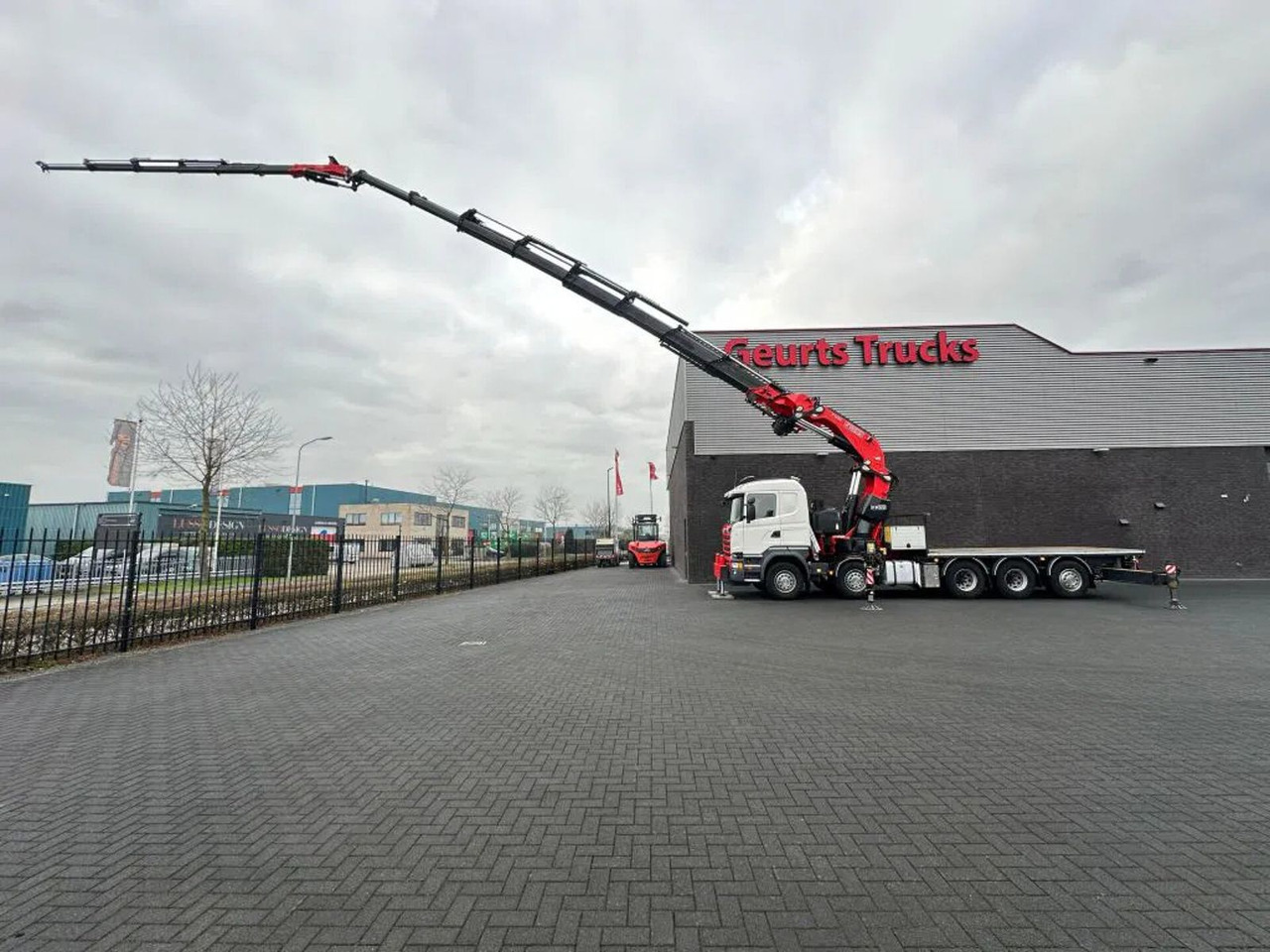 Scania R520 V8 10X4 TRIDEM + F1650RA.2.28 + JIB L816 KR - شاحنة كرين: صورة 5 Scania R520 V8 10X4 TRIDEM + F1650RA.2.28 + JIB L816 KR - شاحنة كرين: صورة 5