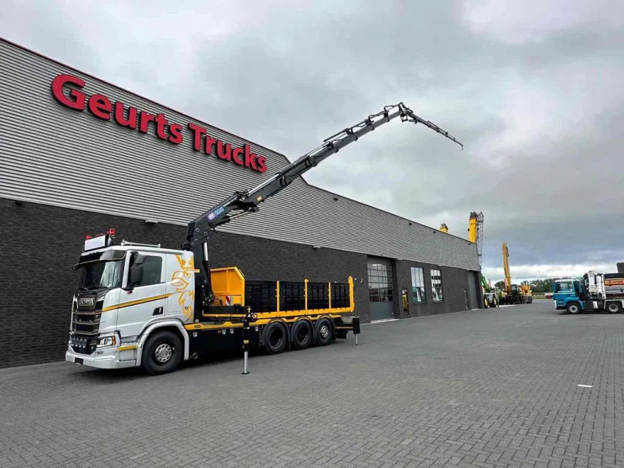 Scania R530 V8 NGS 8X4 TRIDEM MET HYVA 2Z KIPPER + HMF - شاحنة قلاب, شاحنة كرين: صورة 3 Scania R530 V8 NGS 8X4 TRIDEM MET HYVA 2Z KIPPER + HMF - شاحنة قلاب, شاحنة كرين: صورة 3