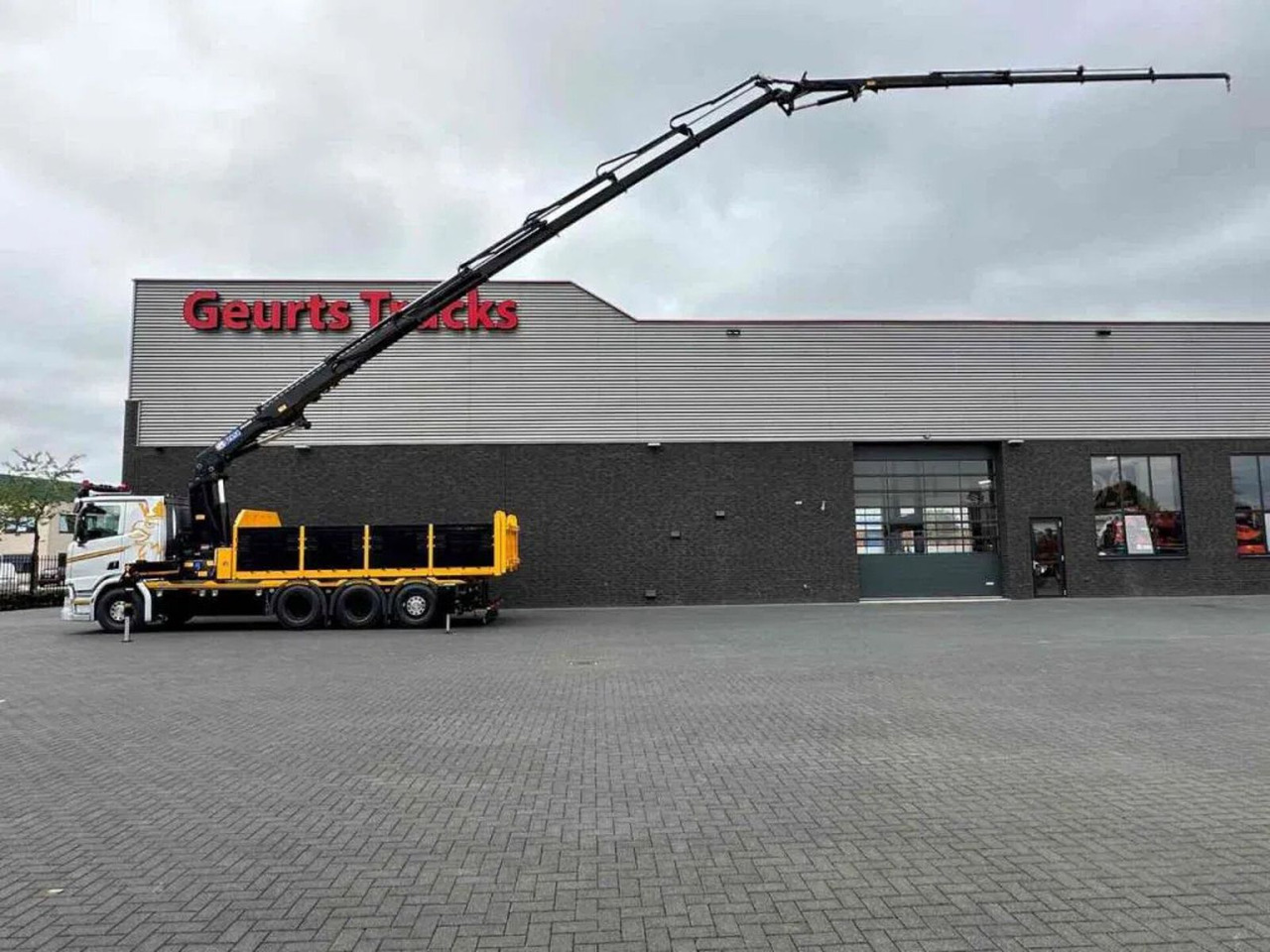 Scania R530 V8 NGS 8X4 TRIDEM MET HYVA 2Z KIPPER + HMF - شاحنة قلاب, شاحنة كرين: صورة 2 Scania R530 V8 NGS 8X4 TRIDEM MET HYVA 2Z KIPPER + HMF - شاحنة قلاب, شاحنة كرين: صورة 2