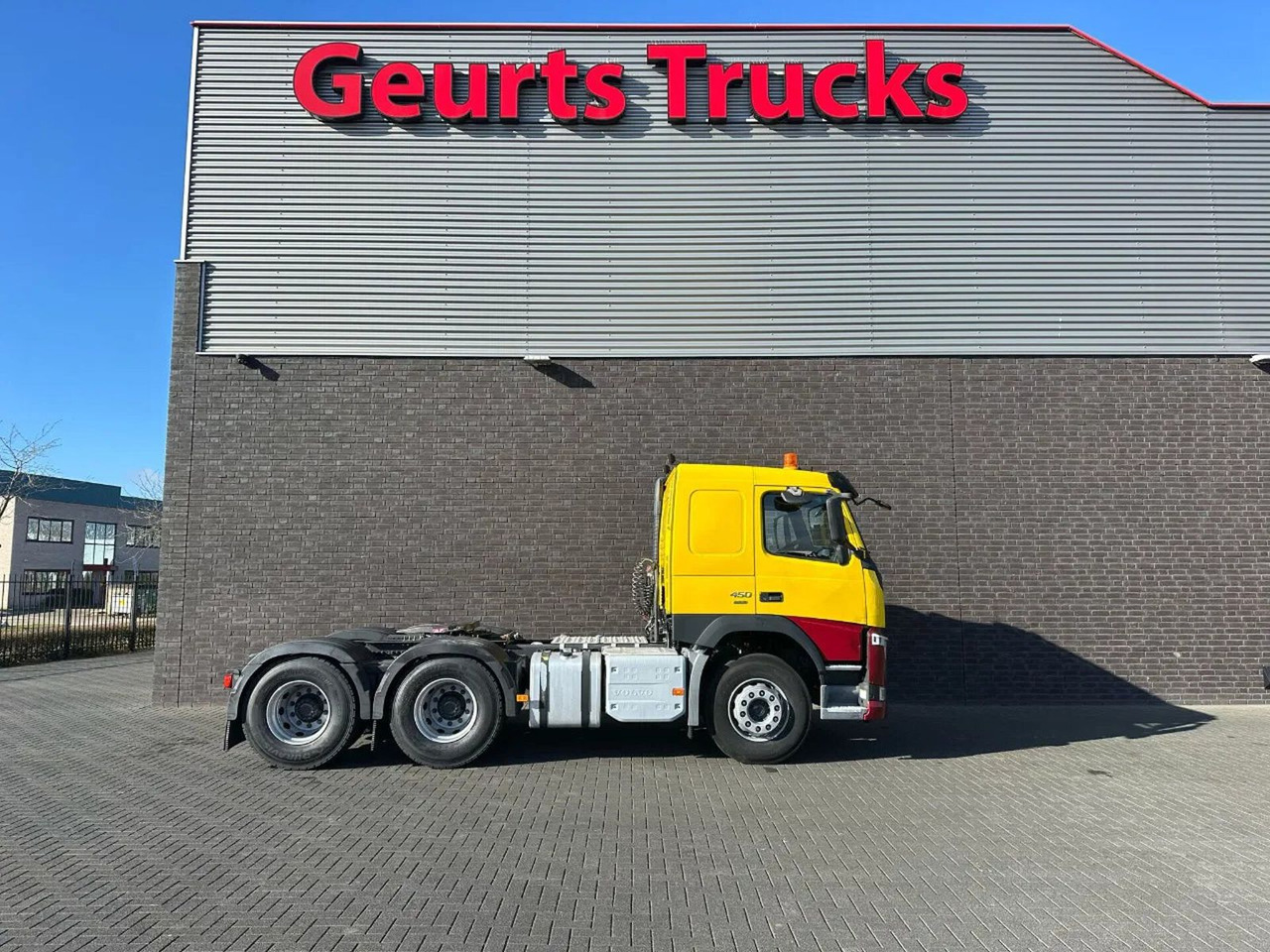 Volvo FM 450 6X4 HYDRAULIEK WEINIG KM!!! NIEDRIGE KM!! - مقطورة السحب: صورة 4 Volvo FM 450 6X4 HYDRAULIEK WEINIG KM!!! NIEDRIGE KM!! - مقطورة السحب: صورة 4