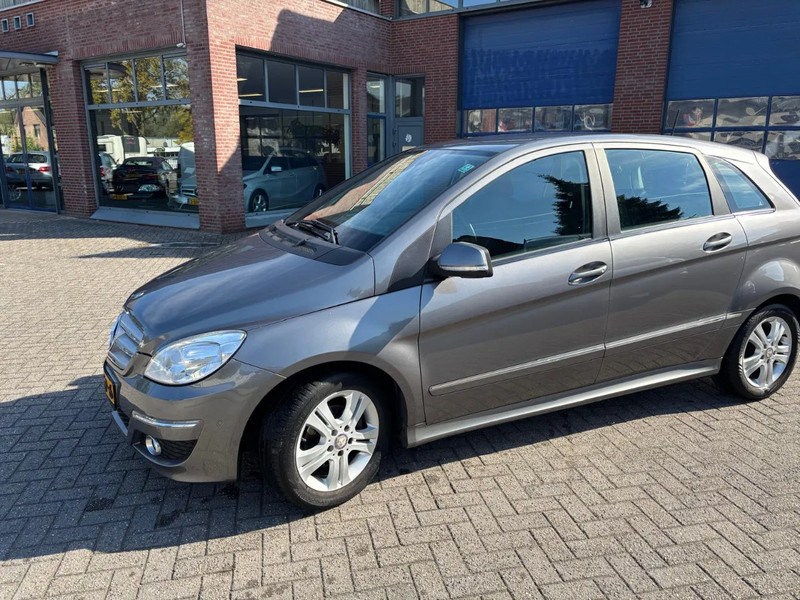 Mercedes-Benz B-Klasse B 180 Automaat Trekhaak - سيارة: صورة 1 Mercedes-Benz B-Klasse B 180 Automaat Trekhaak - سيارة: صورة 1