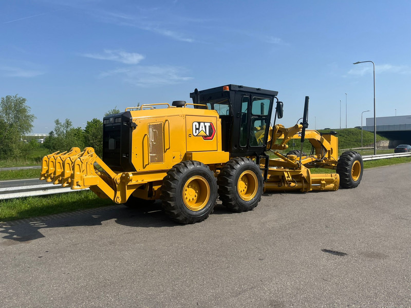 Caterpillar 140GC - Push block / Ripper / New Tires - ماكينة تسوية: صورة 4 Caterpillar 140GC - Push block / Ripper / New Tires - ماكينة تسوية: صورة 4