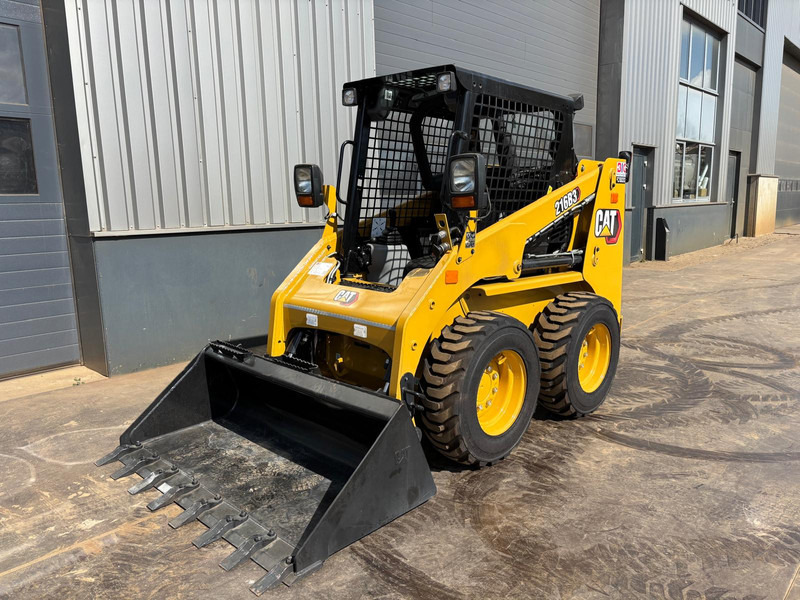 Caterpillar 216B3 - اللودر: صورة 1 Caterpillar 216B3 - اللودر: صورة 1