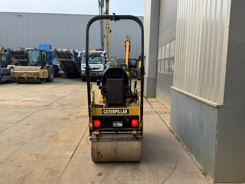 Caterpillar CB114 - مدحلة: صورة 4 Caterpillar CB114 - مدحلة: صورة 4