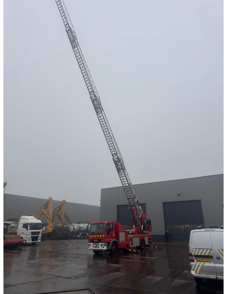 Iveco 130E23 4x2 Firetruck - شاحنة حريق: صورة 2 Iveco 130E23 4x2 Firetruck - شاحنة حريق: صورة 2