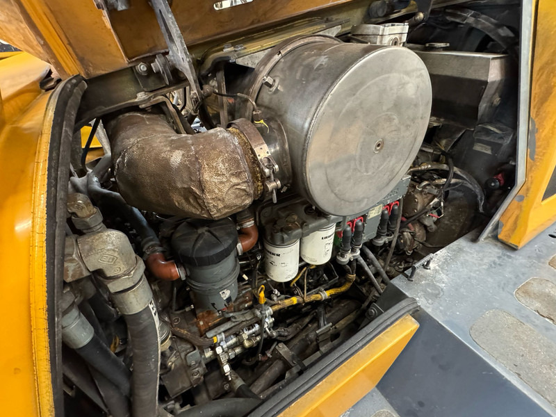 اللودر بعجل Liebherr L580: صورة 18