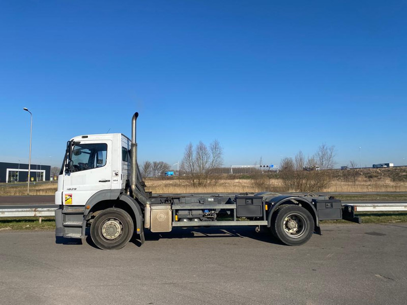 MERCEDESBENZ AXOR 1829 4x2 chassis cab - شاحنة بهيكل معدني للمقصورة: صورة 3 MERCEDESBENZ AXOR 1829 4x2 chassis cab - شاحنة بهيكل معدني للمقصورة: صورة 3