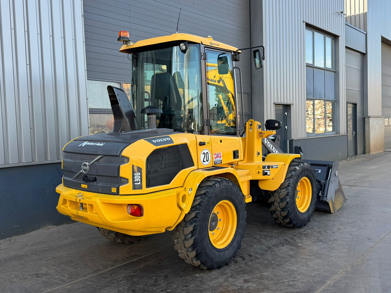 Volvo L30G - اللودر بعجل: صورة 4 Volvo L30G - اللودر بعجل: صورة 4