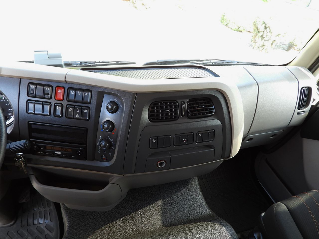 ناقلة حاويات/ شاحنة حاويات DAF LF 230 CONTAINER CARRIER PLATFORM + TRAILER WEBASTO CRUISE CONTROL LED LIGHTS PNEUMATICS AUTOMATIC TRANSMISSION  TWIN WHEELS AIR CONDITIONING  230HP: صورة 50