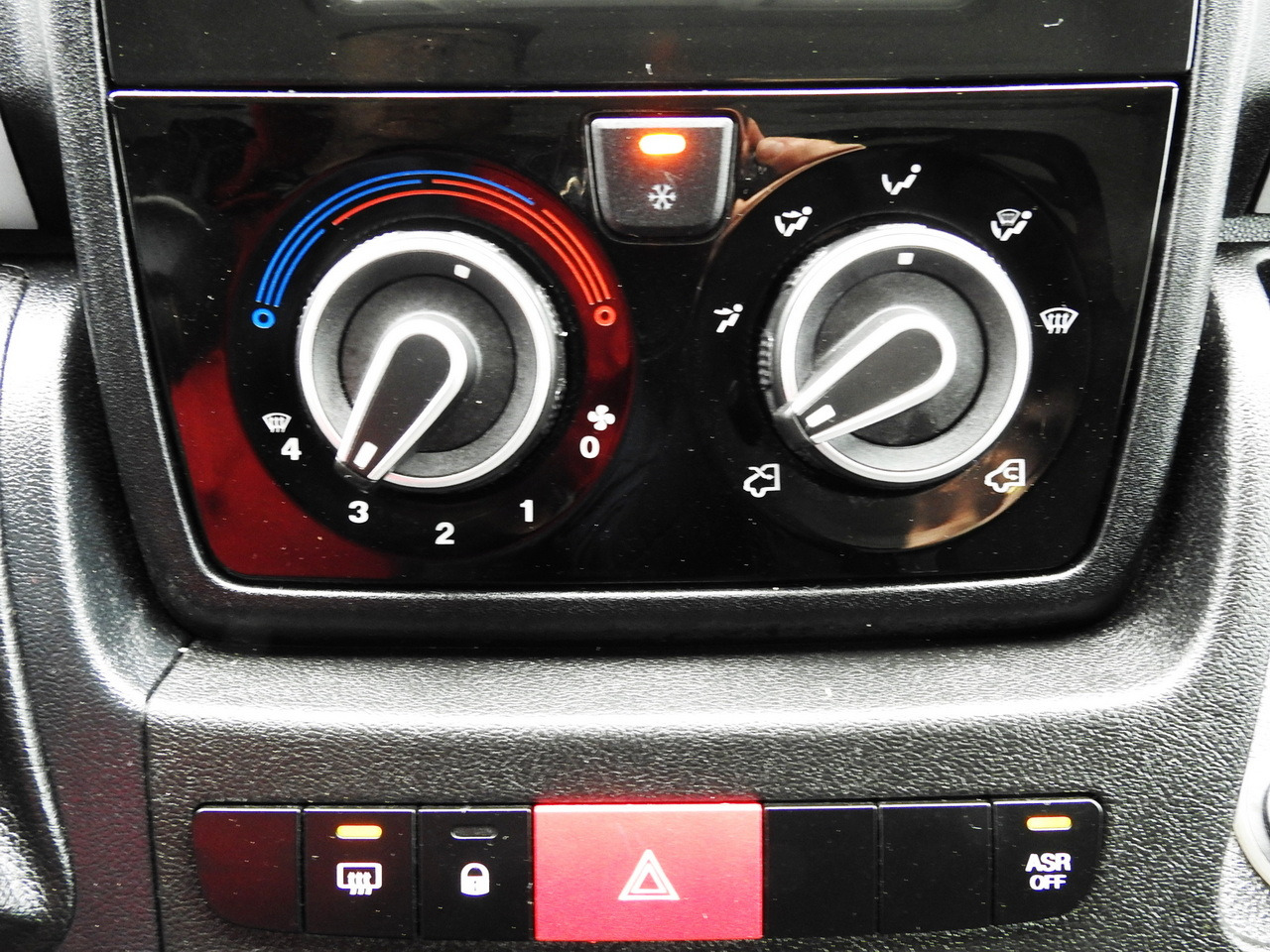 شاحنة بصندوق مغلق FIAT DUCATO BOX LIFT 8 PALLETS CRUISE CONTROL NAVIGATION AIR CONDITIONING LED LIGHTS 130HP: صورة 40 شاحنة بصندوق مغلق FIAT DUCATO BOX LIFT 8 PALLETS CRUISE CONTROL NAVIGATION AIR CONDITIONING LED LIGHTS 130HP: صورة 40