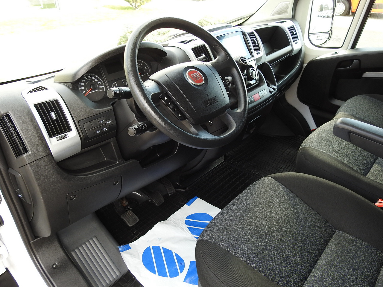 FIAT DUCATO BOX LIFT 8 PALLETS CRUISE CONTROL NAVIGATION LED LIGHTS AIR CONDITIONING 130HP - شاحنة بصندوق مغلق: صورة 2 FIAT DUCATO BOX LIFT 8 PALLETS CRUISE CONTROL NAVIGATION LED LIGHTS AIR CONDITIONING 130HP - شاحنة بصندوق مغلق: صورة 2