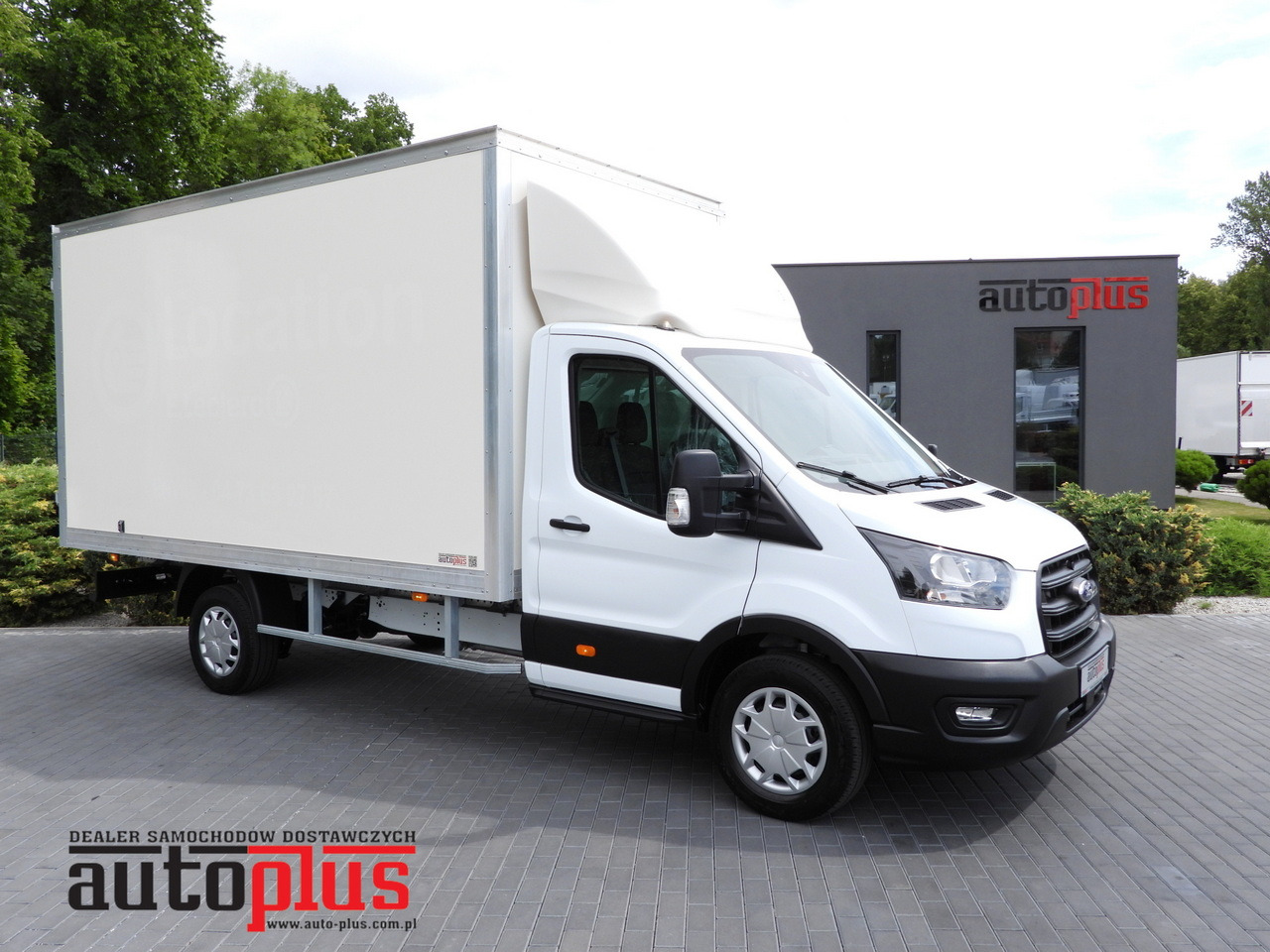 FORD TRANSIT BOX 8 PALLETS CRUISE CONTROL AIR CONDITIONING 130HP - شاحنة بصندوق مغلق: صورة 1 FORD TRANSIT BOX 8 PALLETS CRUISE CONTROL AIR CONDITIONING 130HP - شاحنة بصندوق مغلق: صورة 1