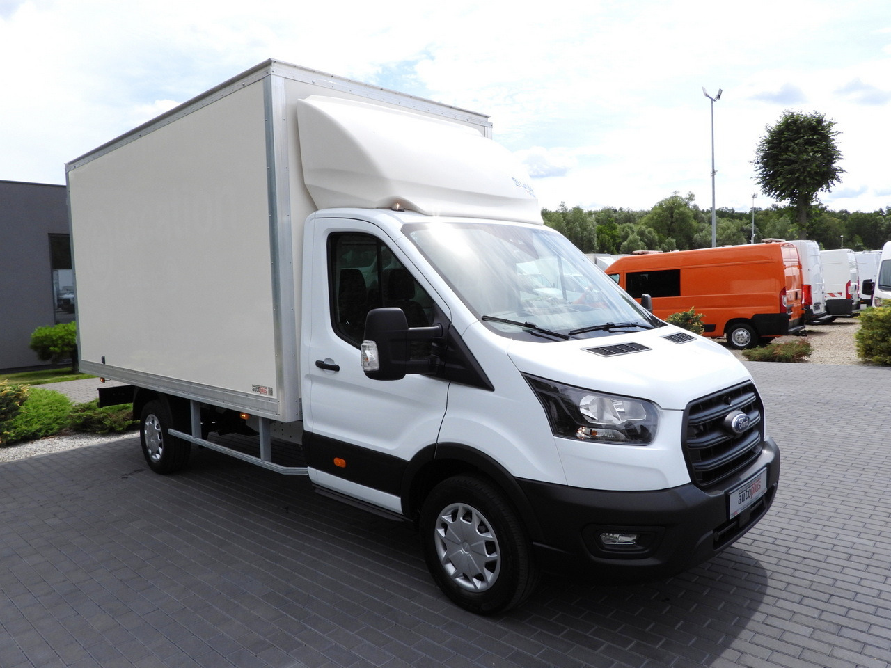 FORD TRANSIT BOX 8 PALLETS CRUISE CONTROL AIR CONDITIONING 130HP - شاحنة بصندوق مغلق: صورة 4 FORD TRANSIT BOX 8 PALLETS CRUISE CONTROL AIR CONDITIONING 130HP - شاحنة بصندوق مغلق: صورة 4