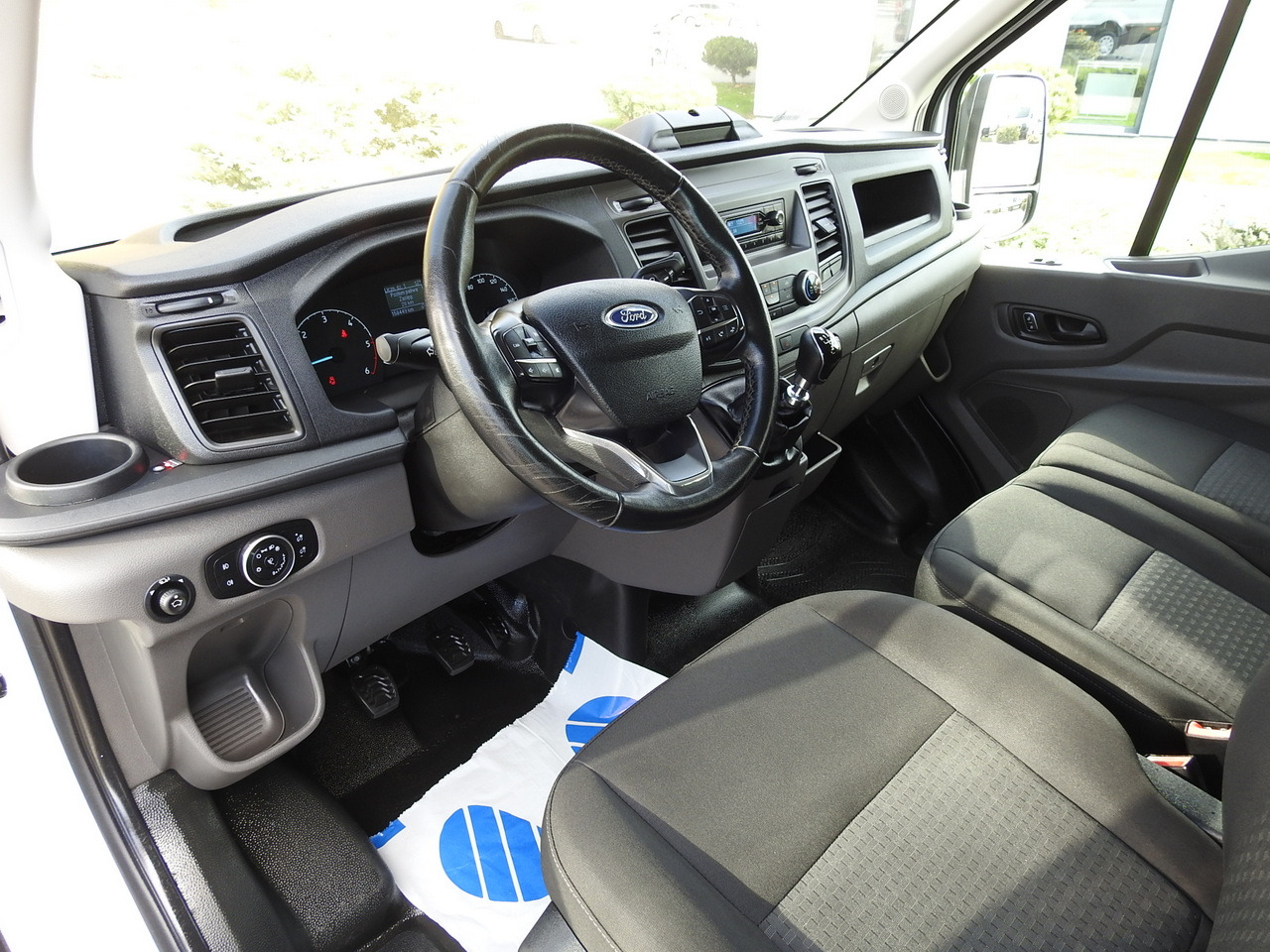 FORD TRANSIT BOX DELIVERY VAN 6 SEATS CRUISE CONTROL AIR CONDITIONING LED LIGHTS 130HP - فان: صورة 2 FORD TRANSIT BOX DELIVERY VAN 6 SEATS CRUISE CONTROL AIR CONDITIONING LED LIGHTS 130HP - فان: صورة 2