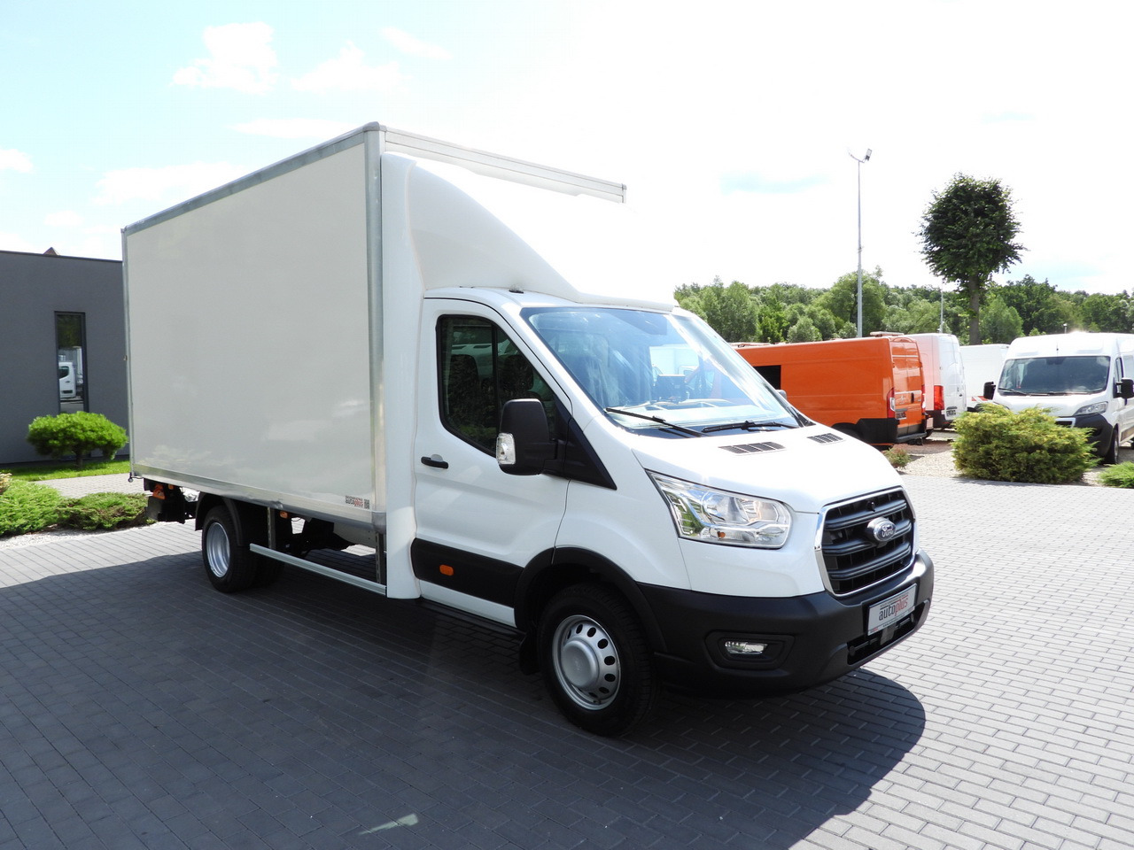 FORD TRANSIT BOX LIFT 8 PALLETS CRUISE CONTROL LED LIGHTS TWIN WHEELS AIR CONDITIONING 130HP - شاحنة بصندوق مغلق: صورة 4 FORD TRANSIT BOX LIFT 8 PALLETS CRUISE CONTROL LED LIGHTS TWIN WHEELS AIR CONDITIONING 130HP - شاحنة بصندوق مغلق: صورة 4