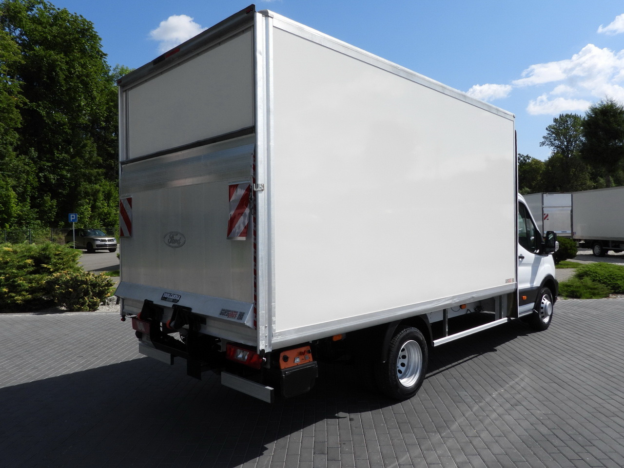 FORD TRANSIT BOX LIFT 8 PALLETS CRUISE CONTROL LED LIGHTS TWIN WHEELS AIR CONDITIONING 130HP - شاحنة بصندوق مغلق: صورة 3 FORD TRANSIT BOX LIFT 8 PALLETS CRUISE CONTROL LED LIGHTS TWIN WHEELS AIR CONDITIONING 130HP - شاحنة بصندوق مغلق: صورة 3