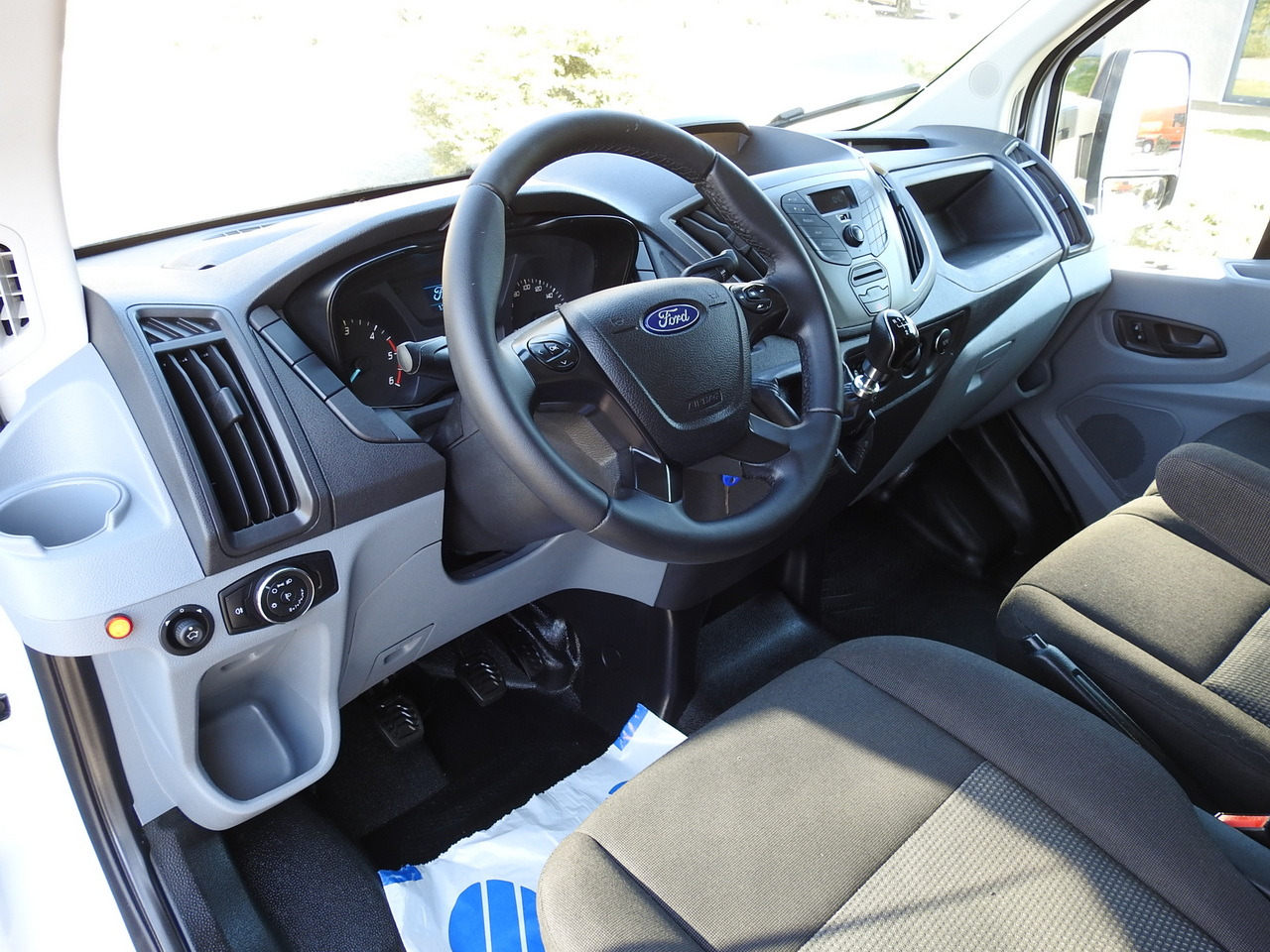 FORD TRANSIT BOX LIFT 8 PALLETS TWIN WHEELS AIR CONDITIONING 130HP - شاحنة بصندوق مغلق: صورة 2 FORD TRANSIT BOX LIFT 8 PALLETS TWIN WHEELS AIR CONDITIONING 130HP - شاحنة بصندوق مغلق: صورة 2