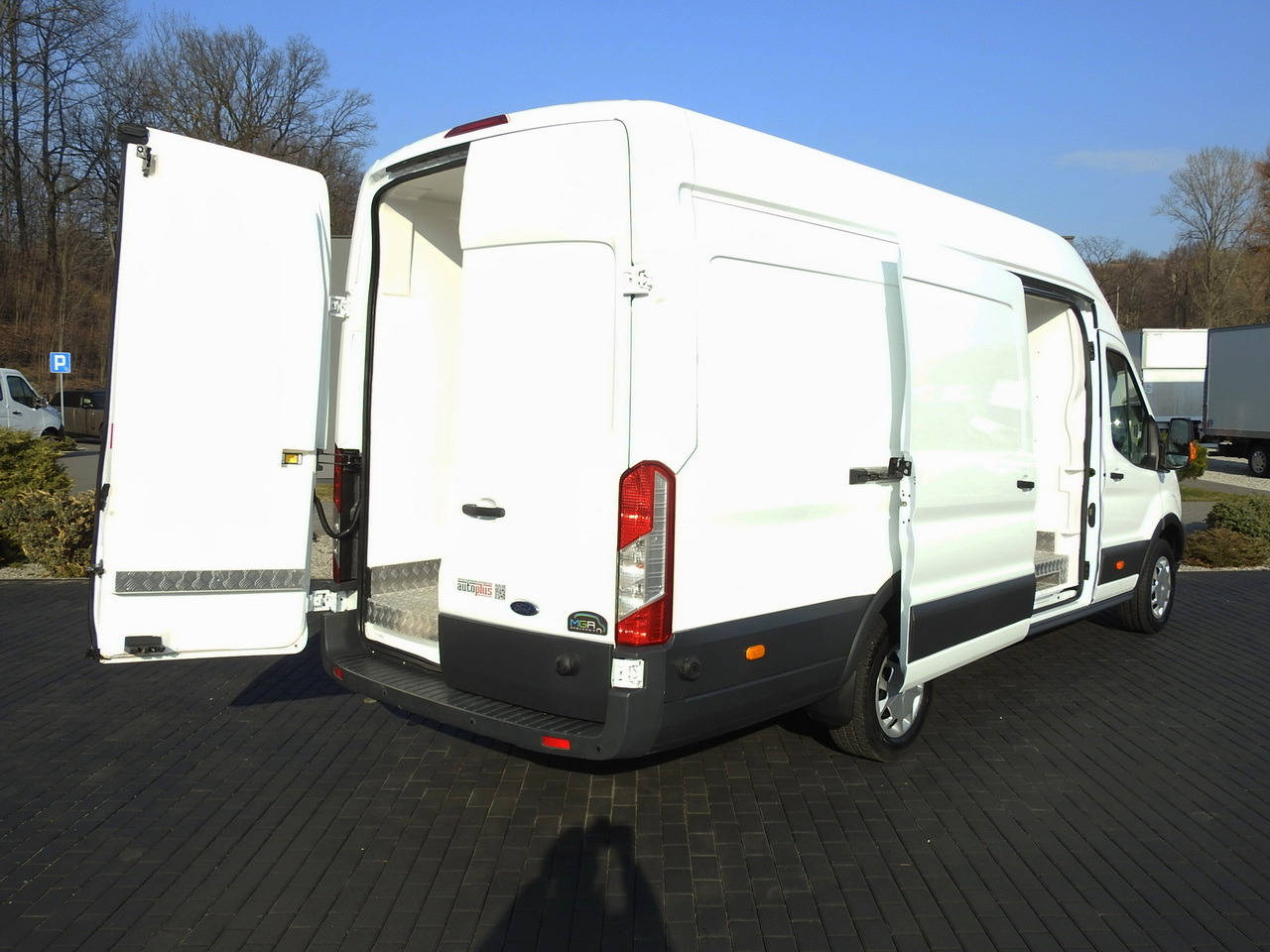 FORD TRANSIT REFRIGERATOR VAN 0°C HEATING FUNCTION CRUISE CONTROL LED LIGHTS AIR CONDITIONING 130HP - شاحنة توصيل مبردة: صورة 3 FORD TRANSIT REFRIGERATOR VAN 0°C HEATING FUNCTION CRUISE CONTROL LED LIGHTS AIR CONDITIONING 130HP - شاحنة توصيل مبردة: صورة 3