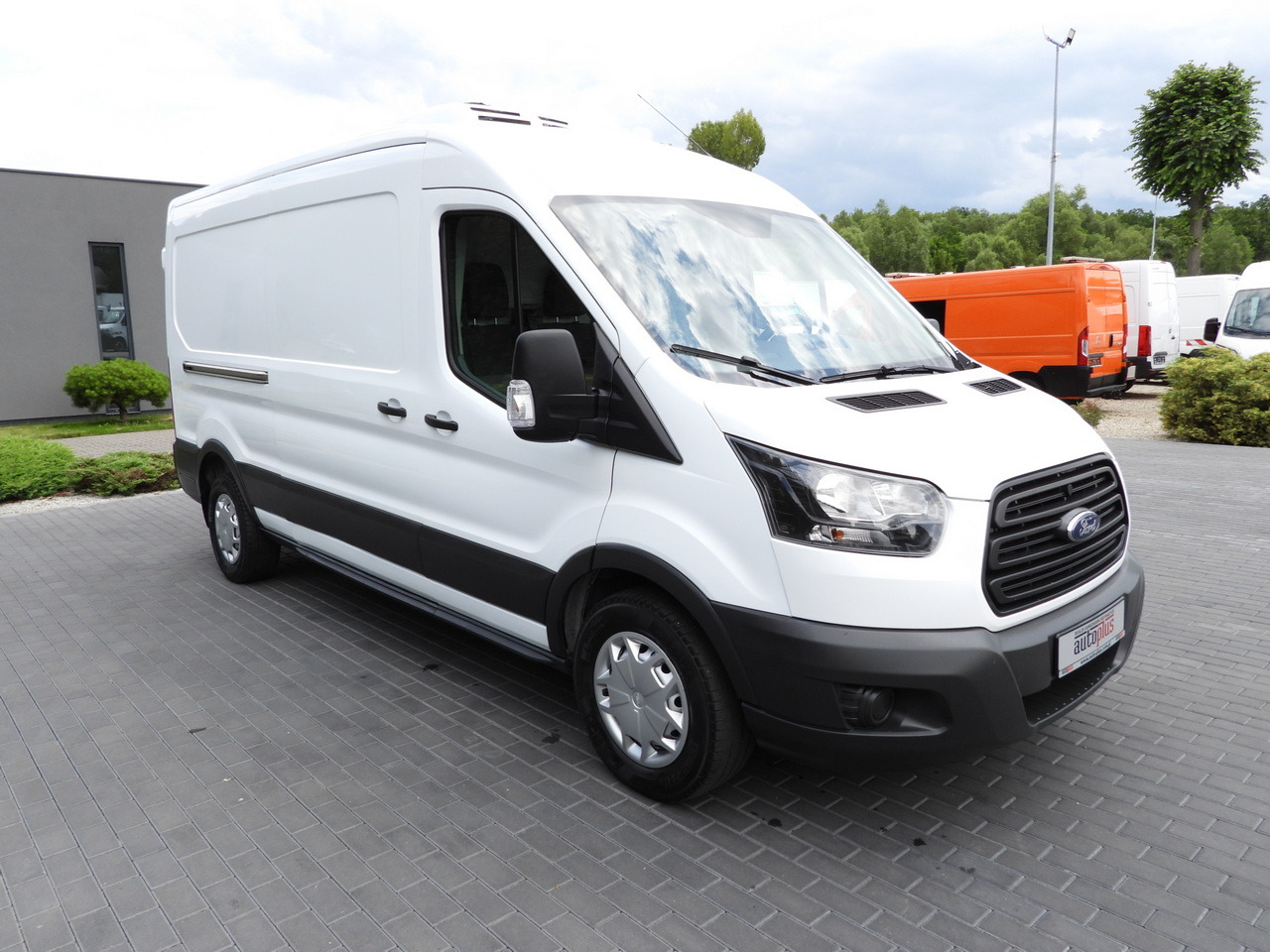 FORD TRANSIT REFRIGERATOR VAN 5*C AIR CONDITIONING 105HP - شاحنة توصيل مبردة: صورة 4 FORD TRANSIT REFRIGERATOR VAN 5*C AIR CONDITIONING 105HP - شاحنة توصيل مبردة: صورة 4