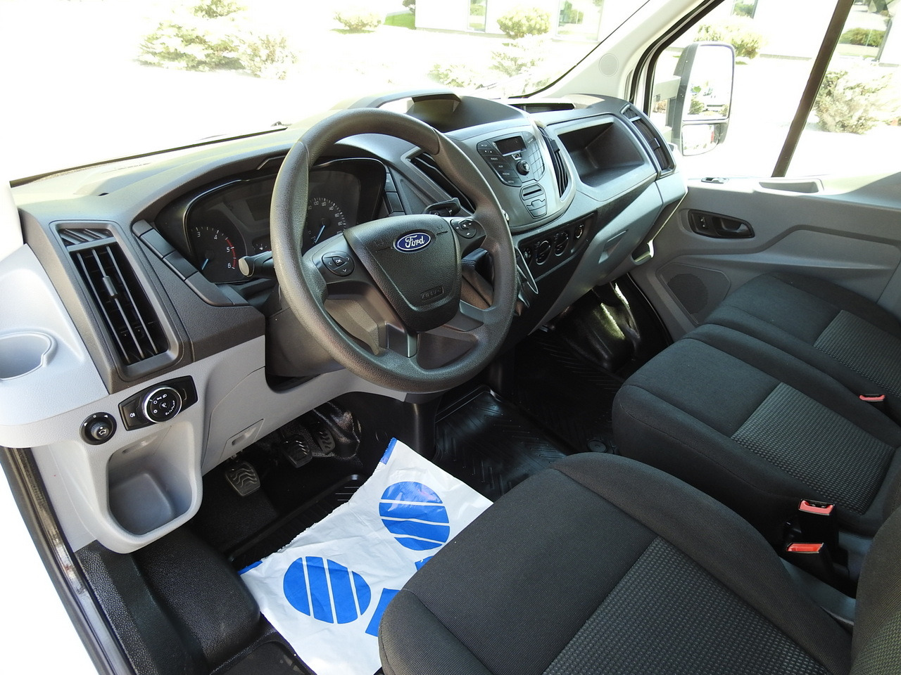 FORD TRANSIT STAKE BODY DOUBLE CABIN DOKA 7 SEATS AIR CONDITIONING 130HP - الشاحنات الصغيرة كابينة مزدوجة: صورة 2 FORD TRANSIT STAKE BODY DOUBLE CABIN DOKA 7 SEATS AIR CONDITIONING 130HP - الشاحنات الصغيرة كابينة مزدوجة: صورة 2