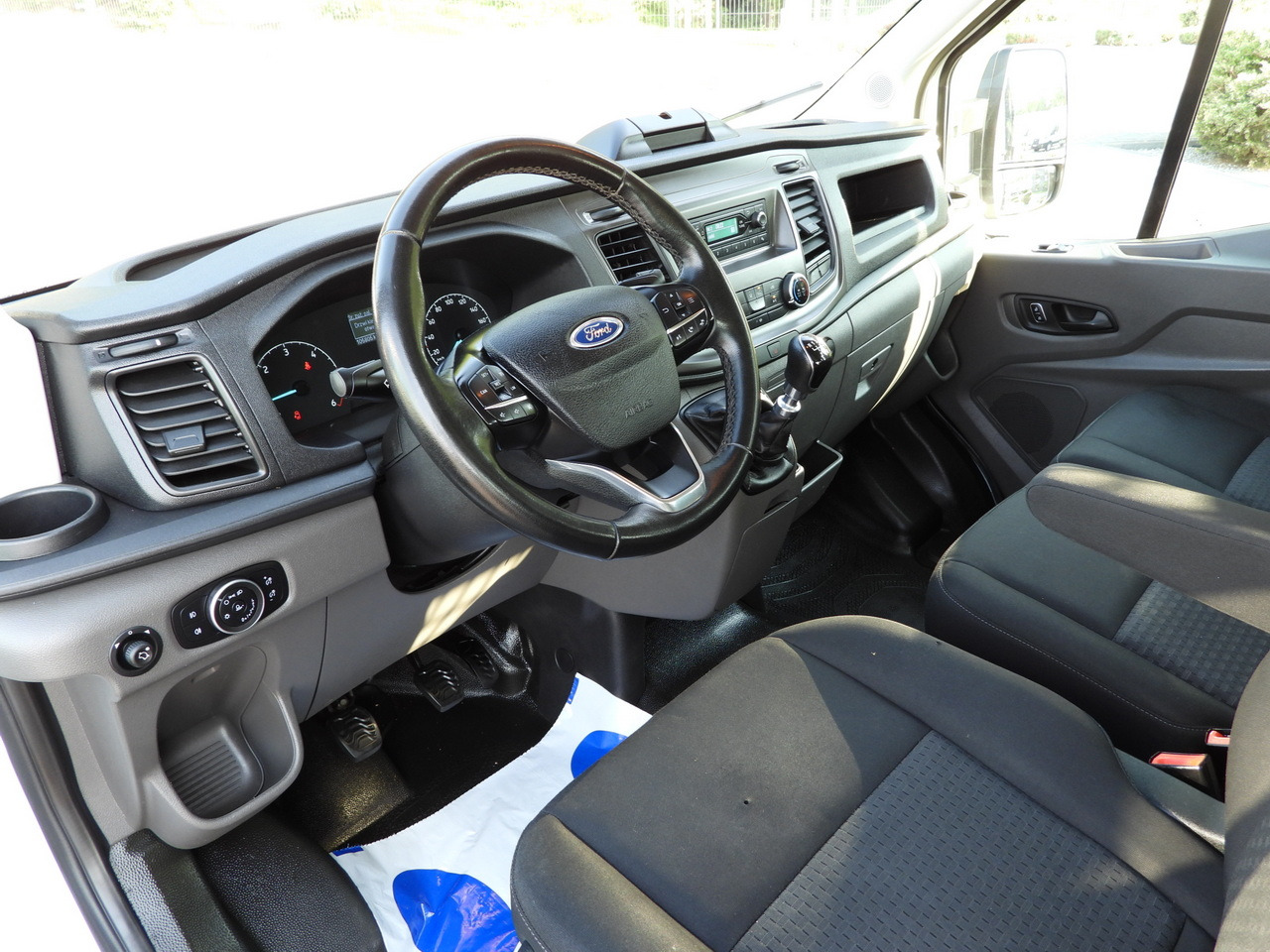FORD TRANSIT STAKE BODY DOUBLE CABIN DOKA 7 SEATS TWIN WHEELS AIR CONDITIONING 130HP - شاحنة توصيل مفتوحة: صورة 2 FORD TRANSIT STAKE BODY DOUBLE CABIN DOKA 7 SEATS TWIN WHEELS AIR CONDITIONING 130HP - شاحنة توصيل مفتوحة: صورة 2
