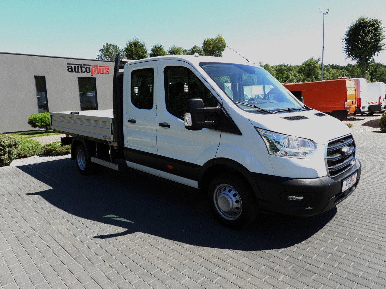 FORD TRANSIT STAKE BODY DOUBLE CABIN DOKA 7 SEATS TWIN WHEELS AIR CONDITIONING 130HP - شاحنة توصيل مفتوحة: صورة 4 FORD TRANSIT STAKE BODY DOUBLE CABIN DOKA 7 SEATS TWIN WHEELS AIR CONDITIONING 130HP - شاحنة توصيل مفتوحة: صورة 4