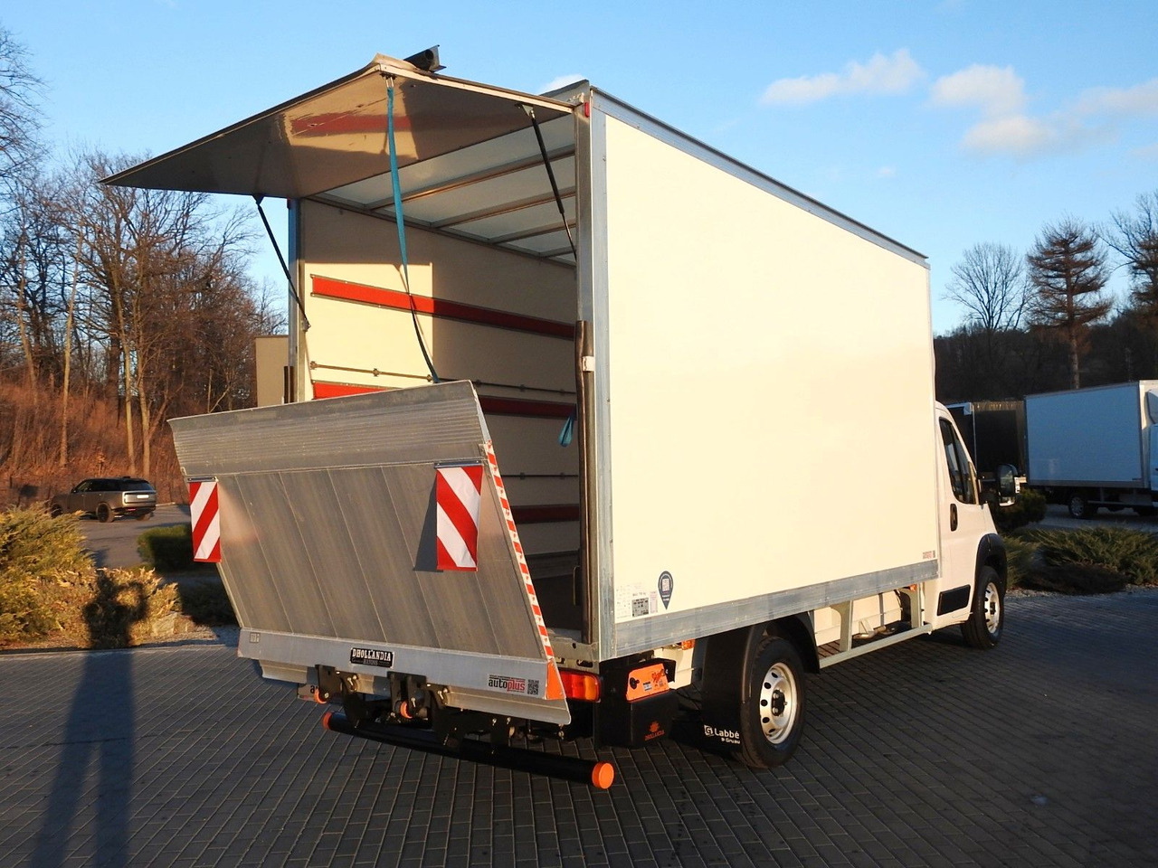 Fiat DUCATO KOFFER AUFZUG 8 PALETTEN TEMPOMAT - شاحنة بصندوق مغلق: صورة 3 Fiat DUCATO KOFFER AUFZUG 8 PALETTEN TEMPOMAT - شاحنة بصندوق مغلق: صورة 3