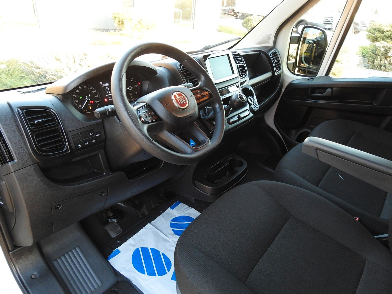 Fiat DUCATO KOFFER AUFZUG 8 PALETTEN TEMPOMAT - شاحنة بصندوق مغلق: صورة 2 Fiat DUCATO KOFFER AUFZUG 8 PALETTEN TEMPOMAT - شاحنة بصندوق مغلق: صورة 2