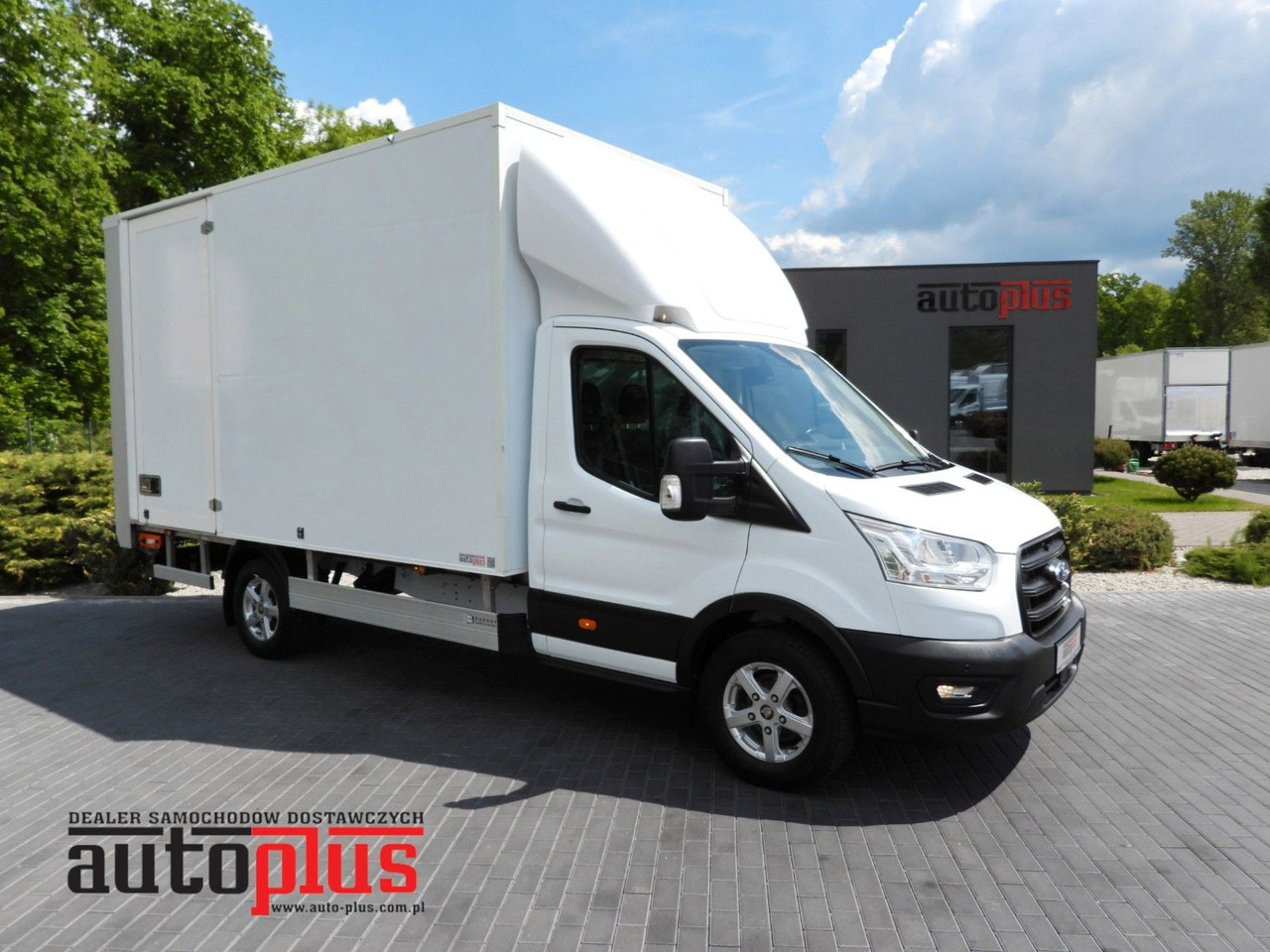 Ford TRANSIT KOFFER AUFZUG 8 PALETTEN TEMPOMAT - شاحنة بصندوق مغلق: صورة 1 Ford TRANSIT KOFFER AUFZUG 8 PALETTEN TEMPOMAT - شاحنة بصندوق مغلق: صورة 1