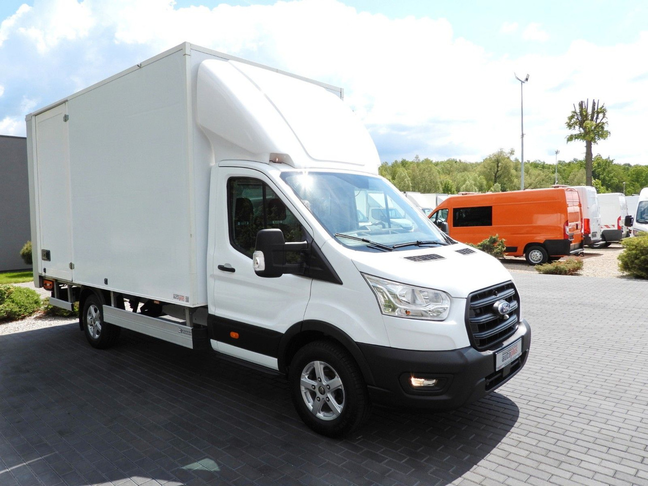 Ford TRANSIT KOFFER AUFZUG 8 PALETTEN TEMPOMAT - شاحنة بصندوق مغلق: صورة 4 Ford TRANSIT KOFFER AUFZUG 8 PALETTEN TEMPOMAT - شاحنة بصندوق مغلق: صورة 4
