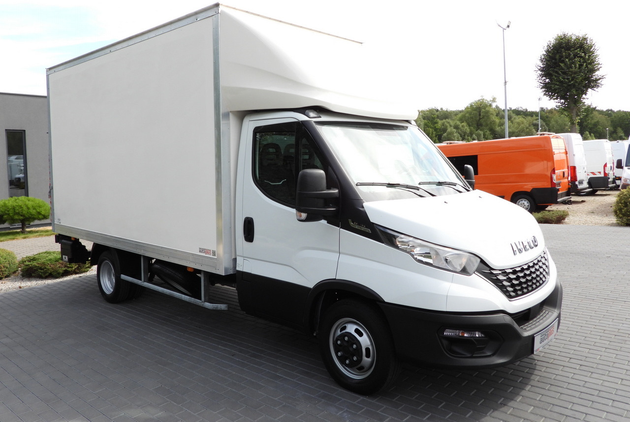 IVECO DAILY 35C16 BOX LIFT 8 PALLETS CRUISE CONTROL AUTOMATIC TRANSMISSION HI-MATIC TWIN WHEELS AIR CONDITIONING 160HP - شاحنة بصندوق مغلق: صورة 4 IVECO DAILY 35C16 BOX LIFT 8 PALLETS CRUISE CONTROL AUTOMATIC TRANSMISSION HI-MATIC TWIN WHEELS AIR CONDITIONING 160HP - شاحنة بصندوق مغلق: صورة 4