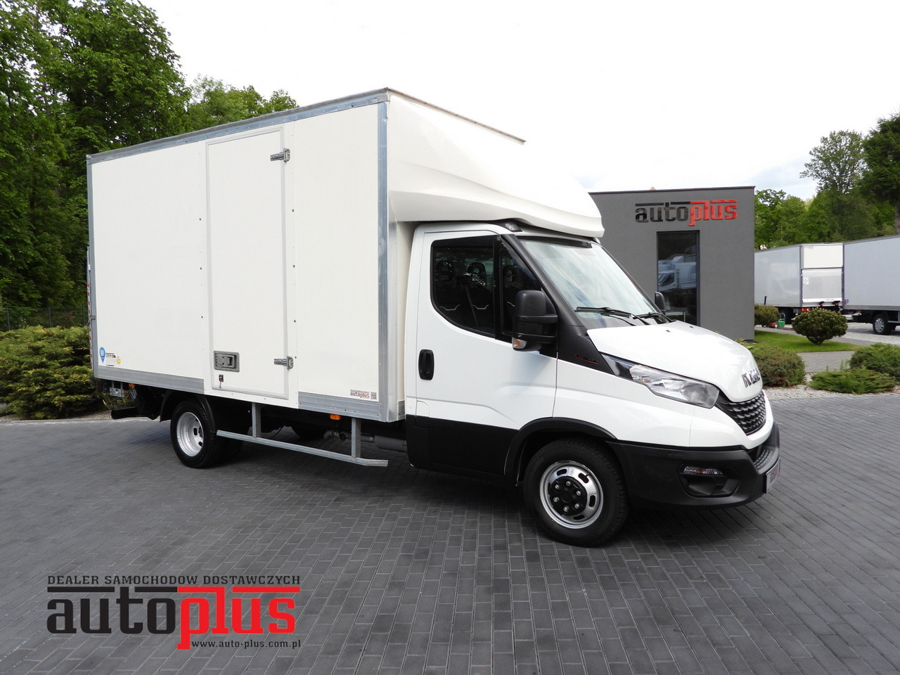 IVECO DAILY 35C16 BOX LIFT 8 PALLETS CRUISE CONTROL TWIN WHEELS AIR CONDITIONING 160HP - شاحنة بصندوق مغلق: صورة 1 IVECO DAILY 35C16 BOX LIFT 8 PALLETS CRUISE CONTROL TWIN WHEELS AIR CONDITIONING 160HP - شاحنة بصندوق مغلق: صورة 1