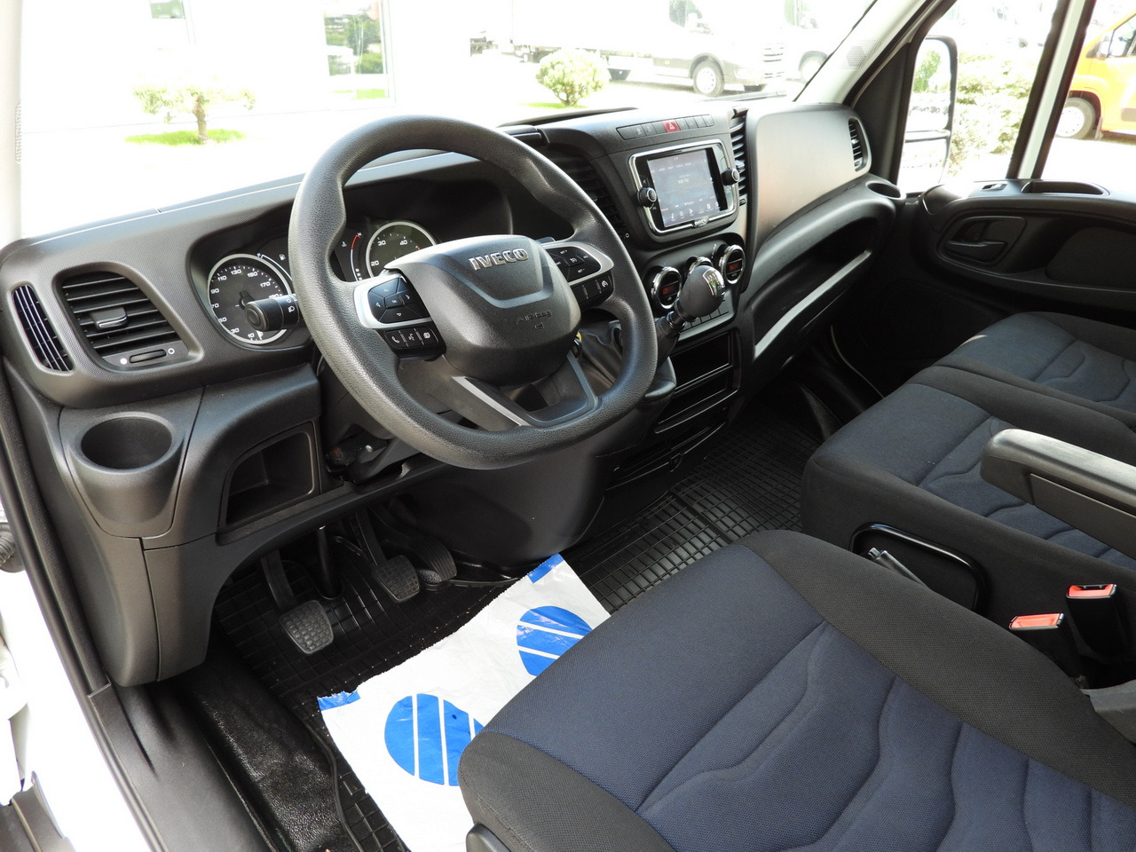 IVECO DAILY 35C16 BOX LIFT 8 PALLETS CRUISE CONTROL TWIN WHEELS AIR CONDITIONING 160HP - شاحنة بصندوق مغلق: صورة 2 IVECO DAILY 35C16 BOX LIFT 8 PALLETS CRUISE CONTROL TWIN WHEELS AIR CONDITIONING 160HP - شاحنة بصندوق مغلق: صورة 2