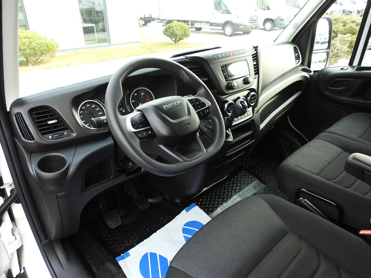 IVECO DAILY 35C16 BOX LIFT 8 PALLETS CRUISE CONTROL TWIN WHEELS AIR CONDITIONING 160HP - شاحنة بصندوق مغلق: صورة 2 IVECO DAILY 35C16 BOX LIFT 8 PALLETS CRUISE CONTROL TWIN WHEELS AIR CONDITIONING 160HP - شاحنة بصندوق مغلق: صورة 2