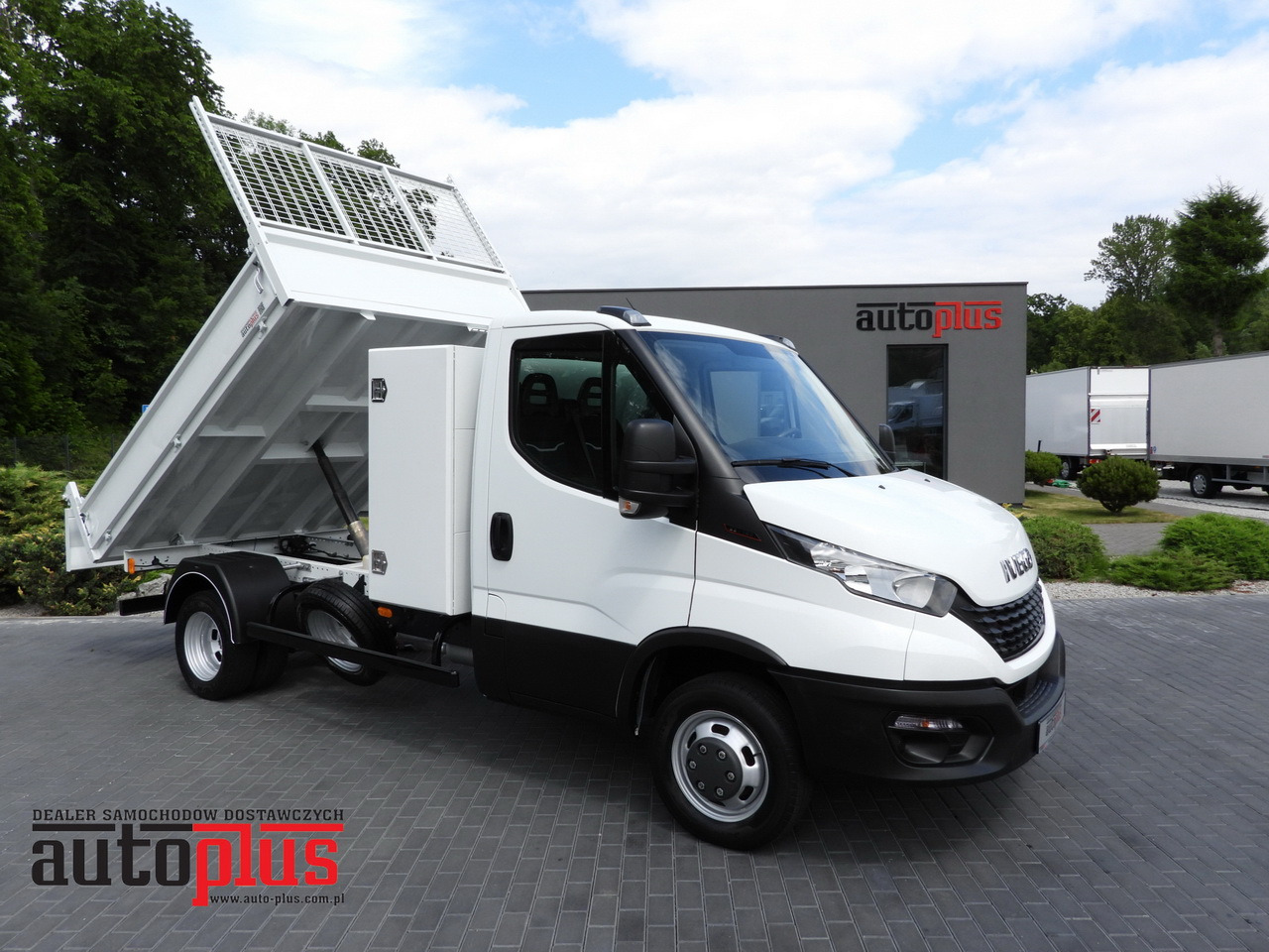 IVECO DAILY 35C16 TIPPER CRUISE CONTROL TWIN WHEELS AIR CONDITIONING 160HP - قلاب صغير: صورة 1 IVECO DAILY 35C16 TIPPER CRUISE CONTROL TWIN WHEELS AIR CONDITIONING 160HP - قلاب صغير: صورة 1