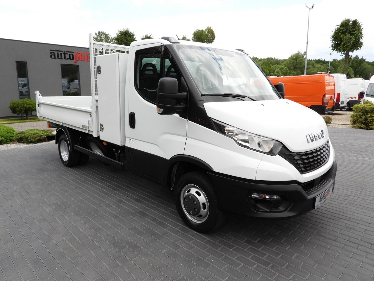 IVECO DAILY 35C16 TIPPER CRUISE CONTROL TWIN WHEELS AIR CONDITIONING 160HP - قلاب صغير: صورة 4 IVECO DAILY 35C16 TIPPER CRUISE CONTROL TWIN WHEELS AIR CONDITIONING 160HP - قلاب صغير: صورة 4